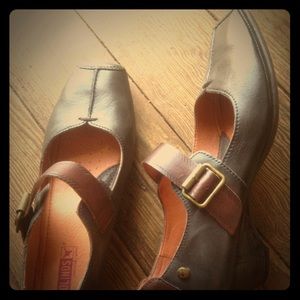 Pikolionos mary jane shoes, nwt